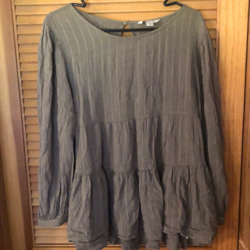 Three tier Olive green tunic. Very comfortable material. Only worn once.